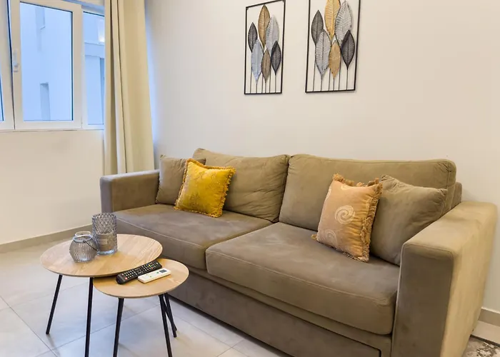 Contemporary & Spacious Renovated Apartment, Dt Syntagma, /Touristic Area