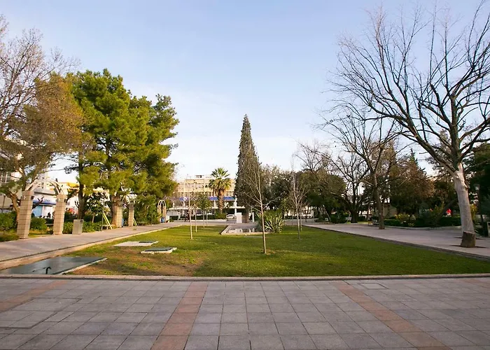 Spacious Next To Metro - Marousi